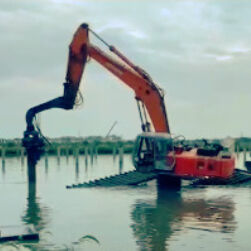 High Frequency Excavator Pile Driver - 15m Pile Length & 40 Ton Heavy-Duty Application