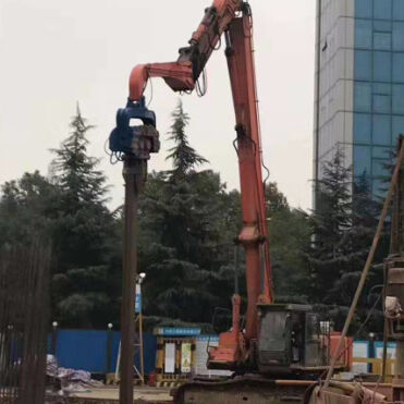 Máy đóng cọc áp suất cao 32Mpa | Thiết kế đa năng cho ứng dụng cọc ván