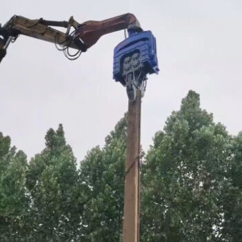 Bốn máy đóng cọc lệch tâm có lực truyền động cao – Lý tưởng cho dự án đóng cọc 48-52 tấn