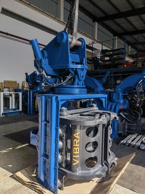 Powerful SV300 Hydraulic Side Grip Pile Driver for Bridges & Factories