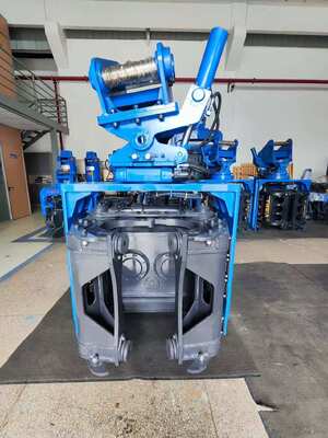 Định nghĩa lại công việc nâng hạng nặng: Máy đóng cọc kẹp bên SV-400 – Lực 656 kN, Kẹp đáy 490 kN, Phù hợp với máy xúc 32–40 tấn